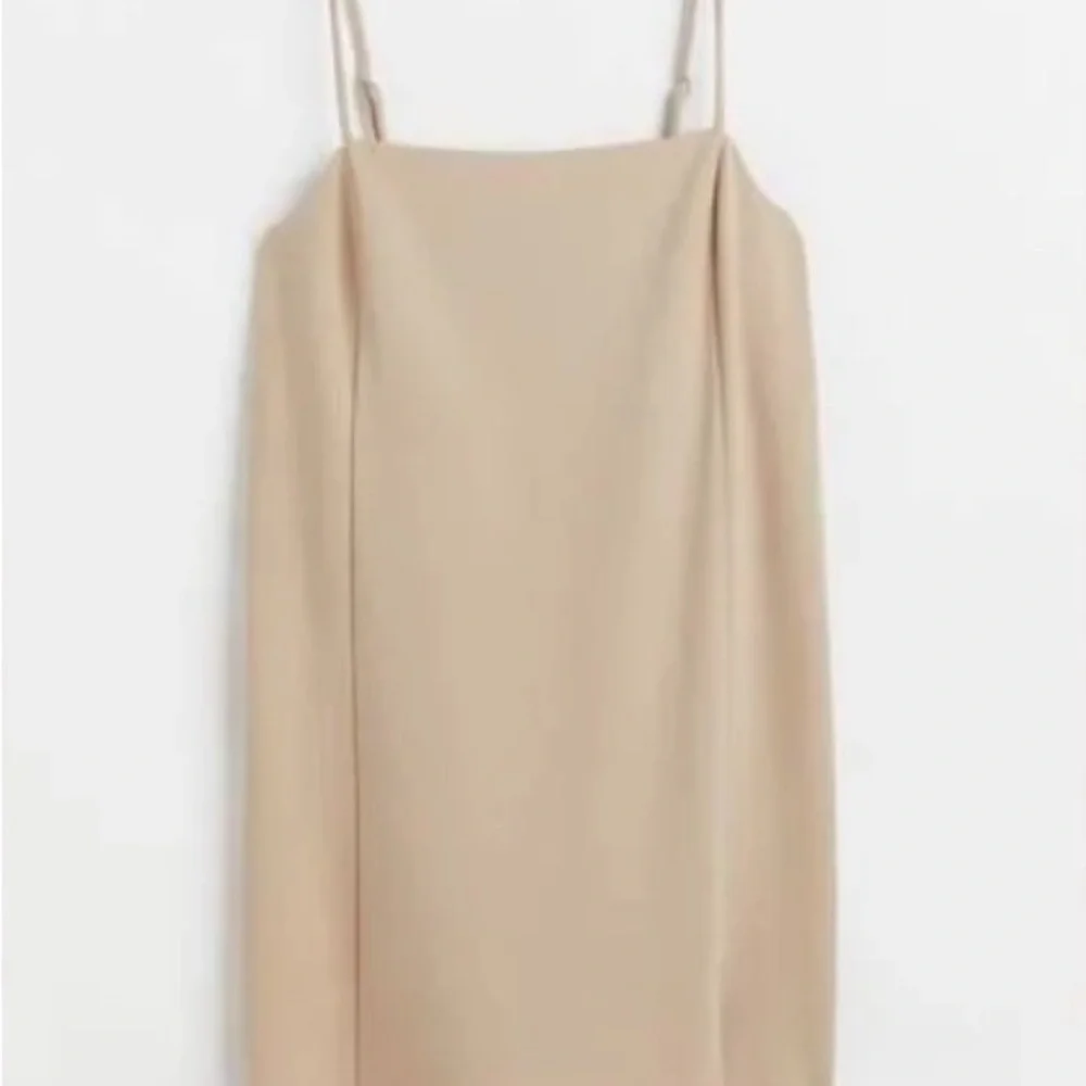 H&M dress in great condition size M - Picture 3 of 6